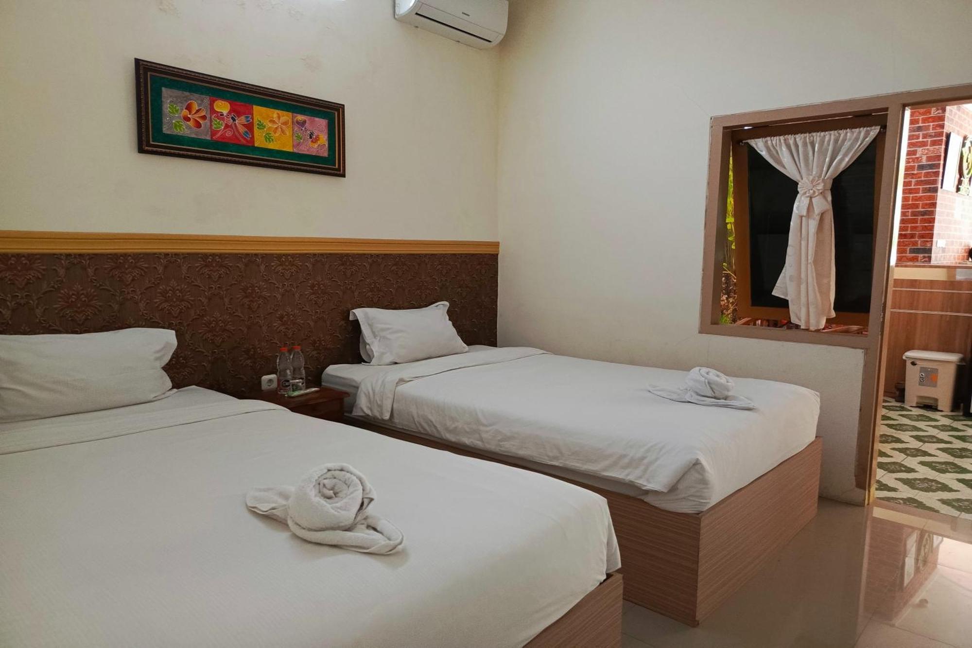 Adisa Homestay Malang Exterior foto