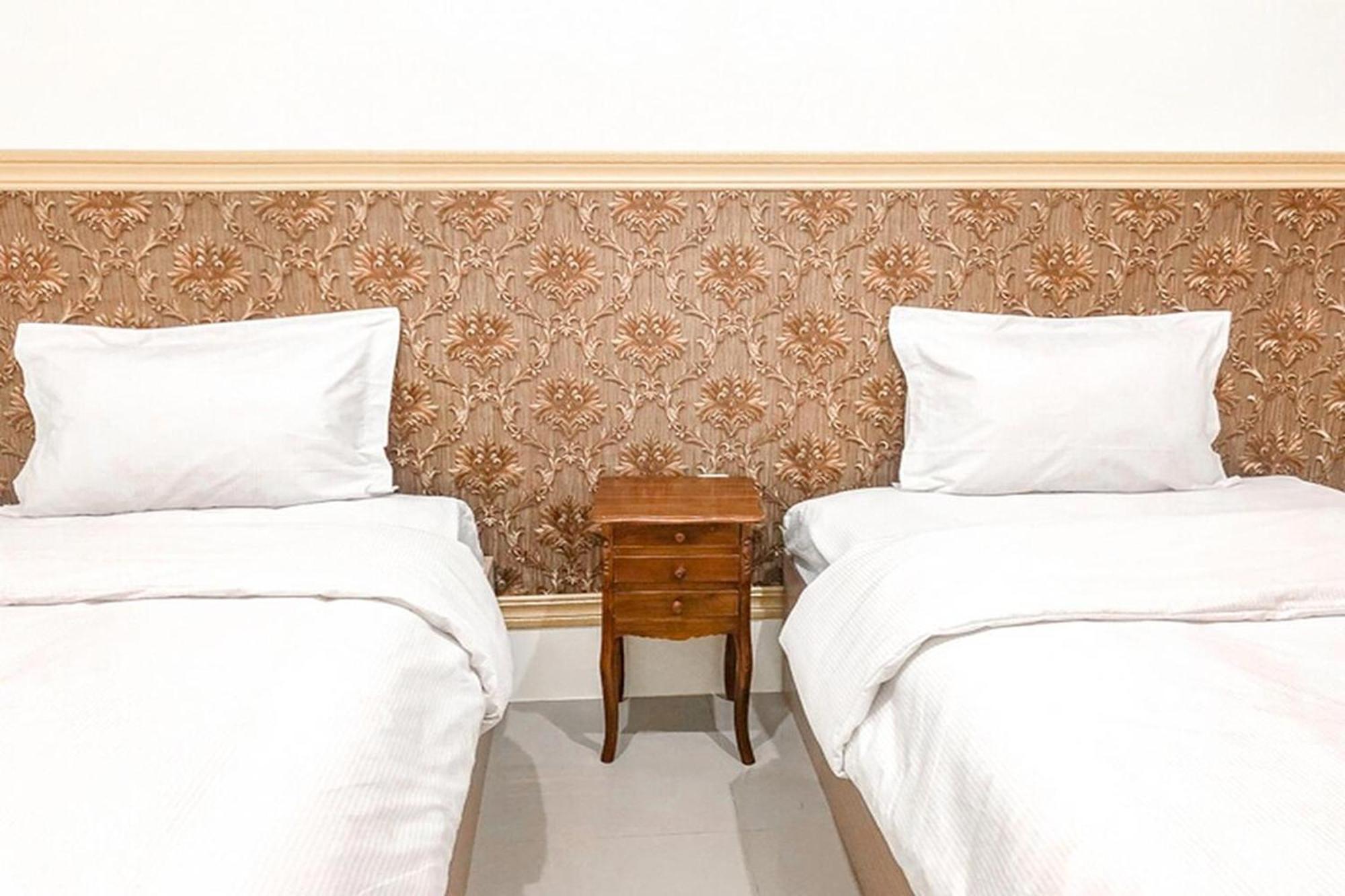 Adisa Homestay Malang Exterior foto